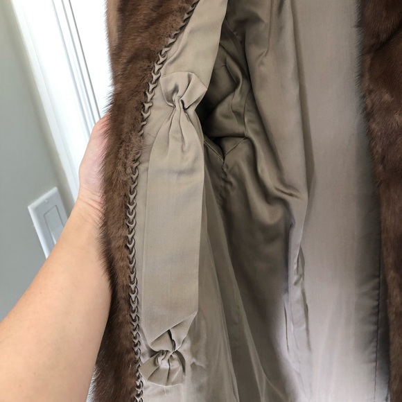 Mink Coat - Picture 5 of 16